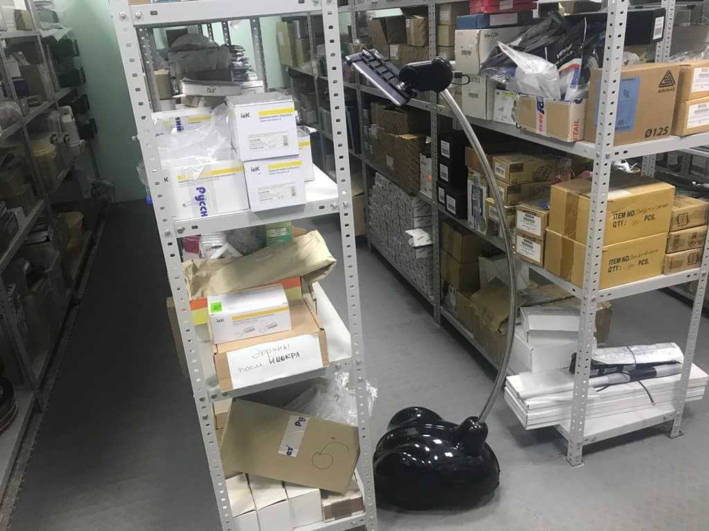 Remote client looks at the contractor warehouse