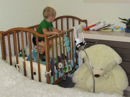 Video surveillance of a child with BotEyes-Mini Telepresence Robot 